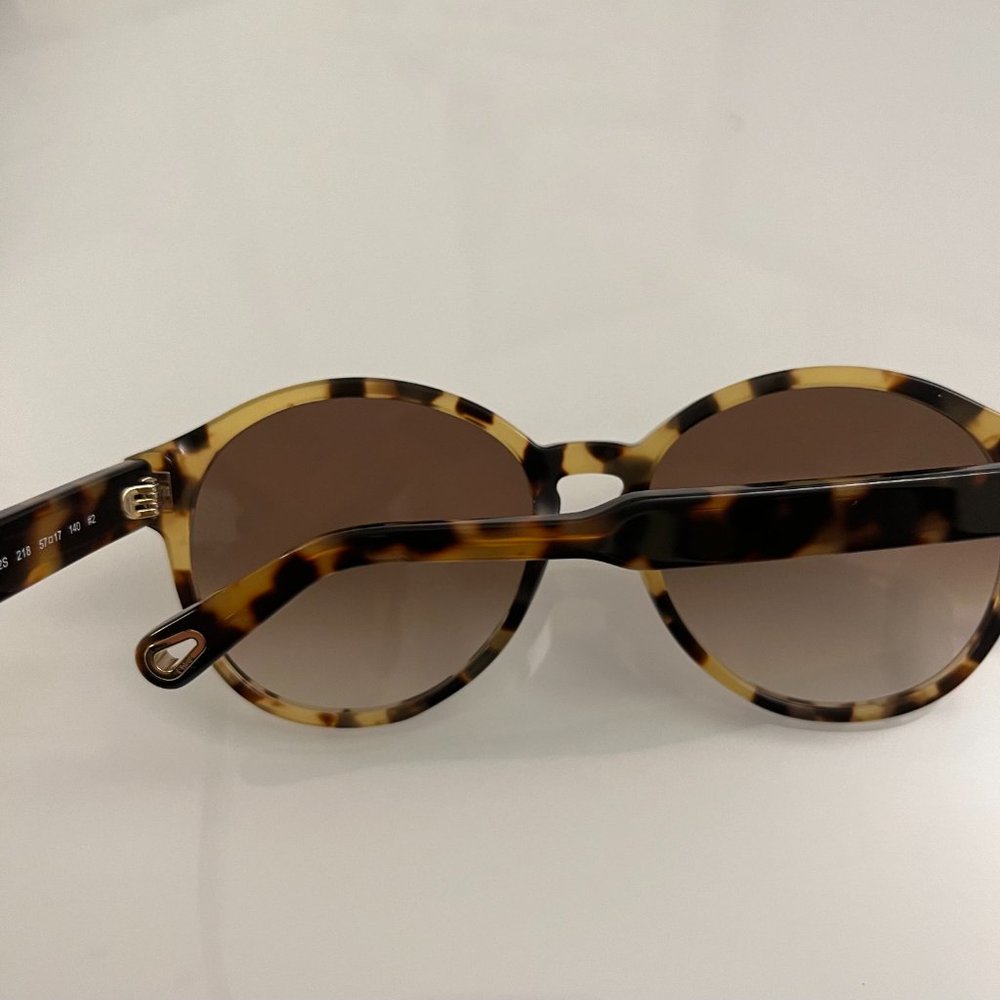 Chloé Tortoiseshell Round Sunglasses with Brown Gradient Lenses
